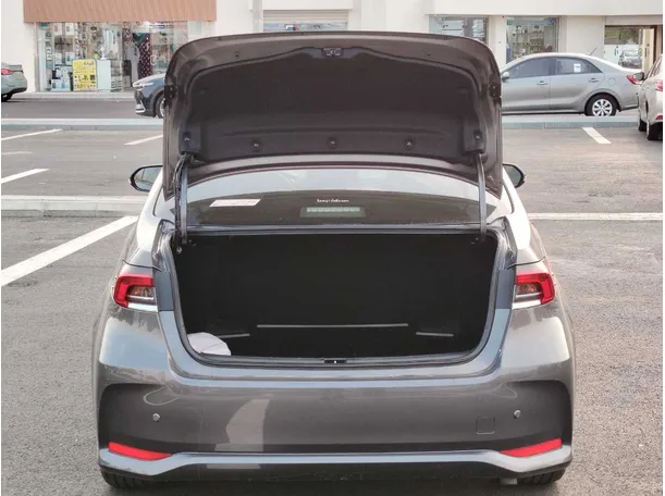 Car image 25