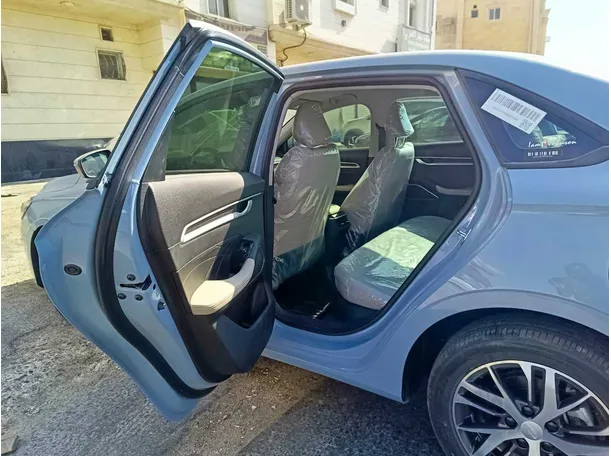 Car image 15