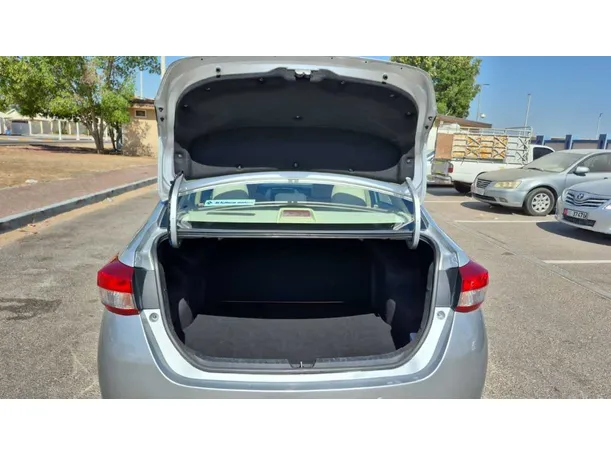 Car image 19