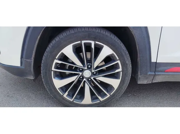 Car image 10