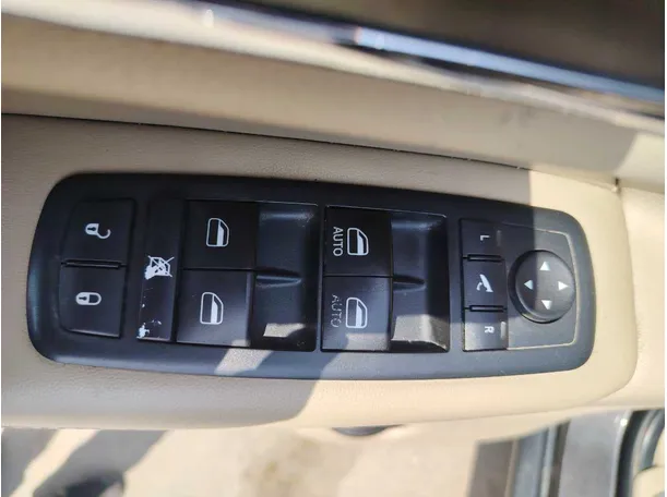 Car image 26