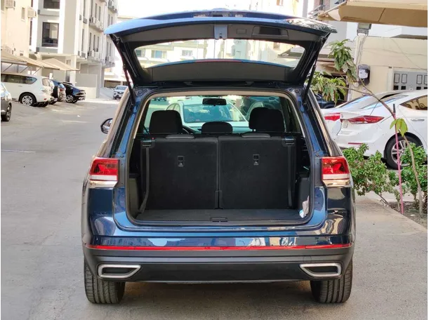 Car image 26