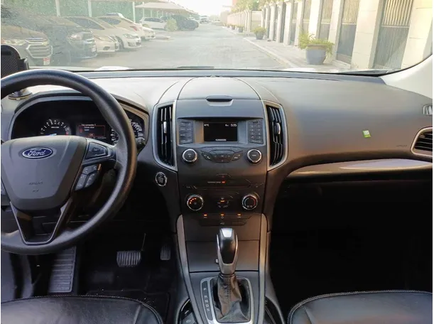 Car image 18