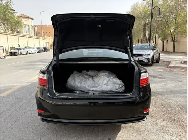 Car image 24