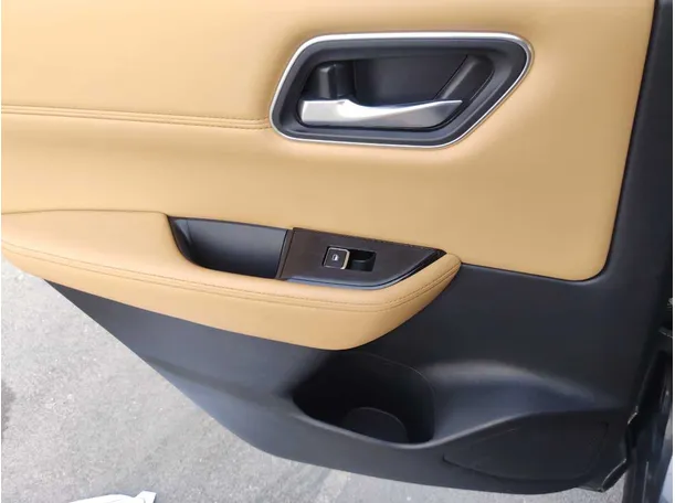 Car image 32