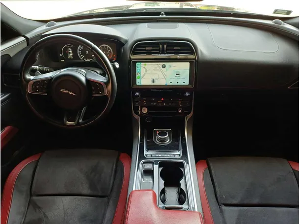 Car image 16