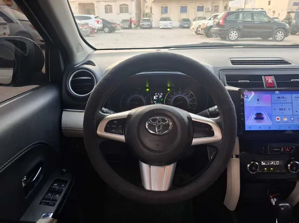 Car image 19