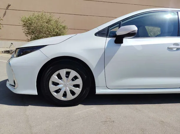 Car image 9