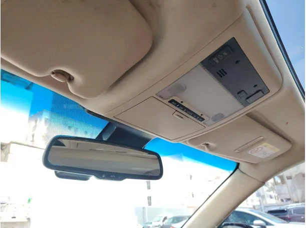 Car image 37