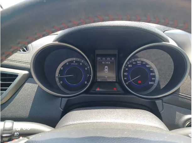 Car image 17