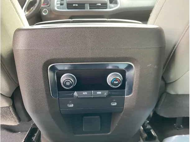 Car image 26