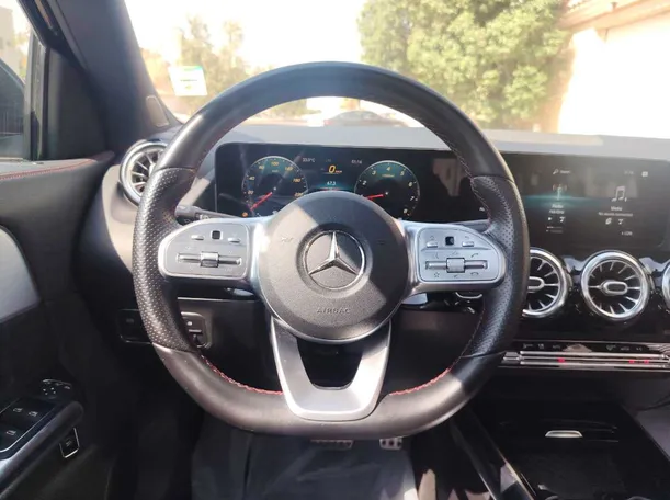 Car image 24