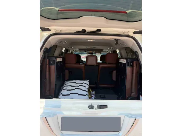 Car image 38