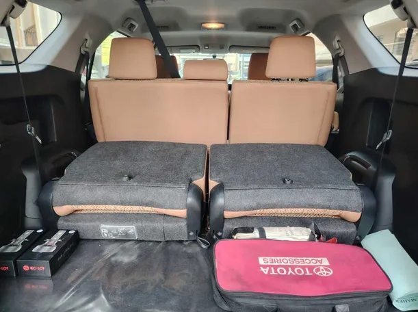 Car image 30