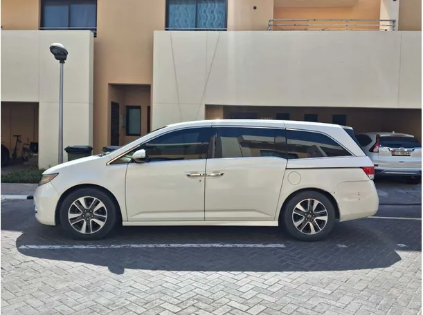 Car image 8