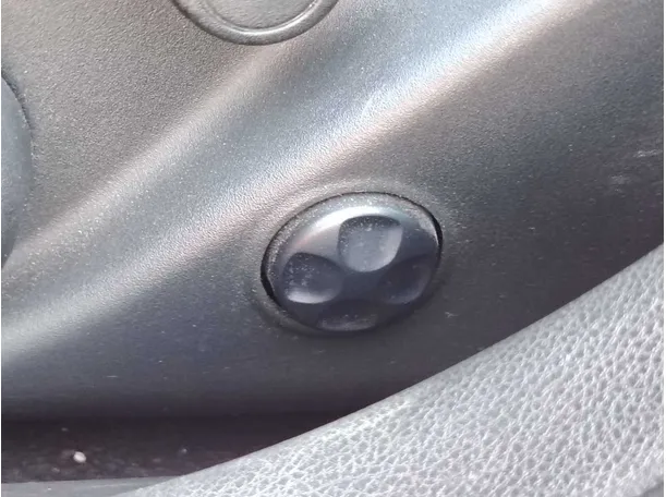 Car image 32