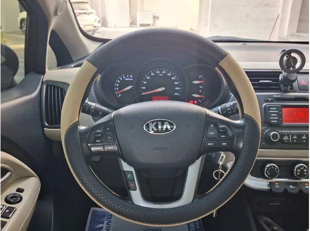 Car image 18