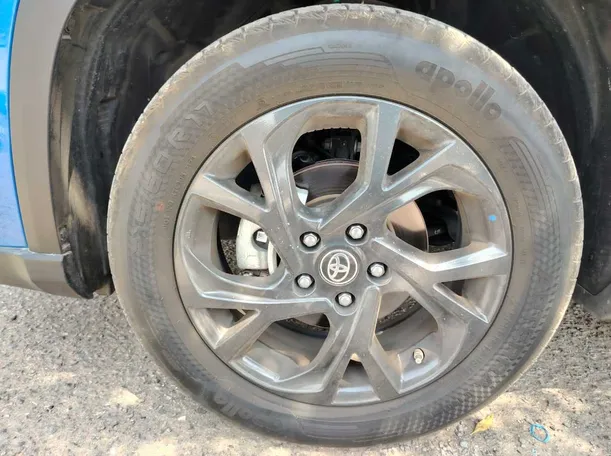 Car image 10