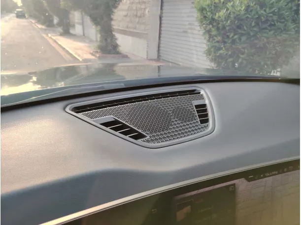 Car image 40