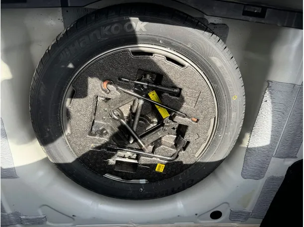 Car image 24