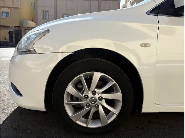 Car image 9