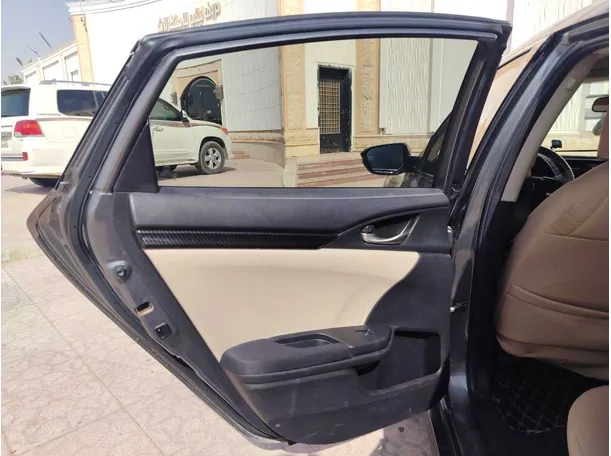 Car image 15