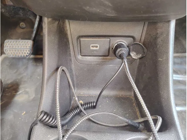 Car image 25