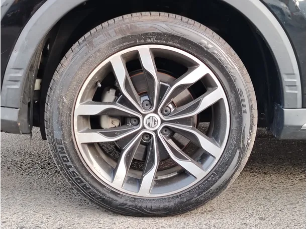Car image 10