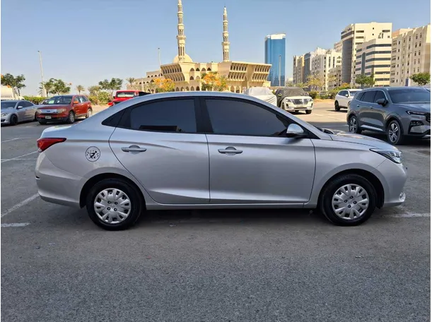 Car image 4