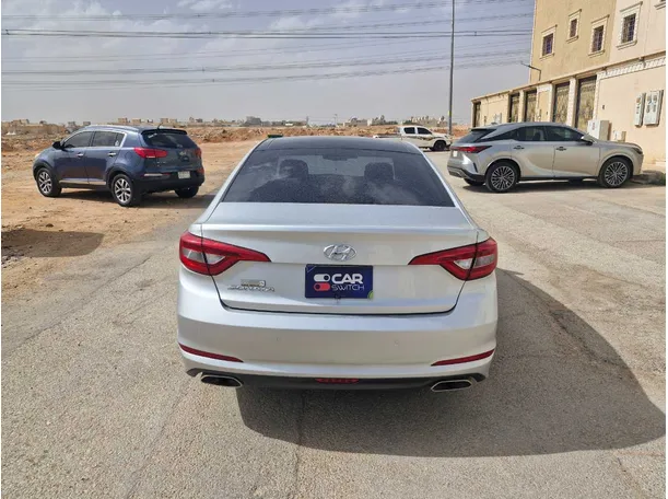 Car image 6