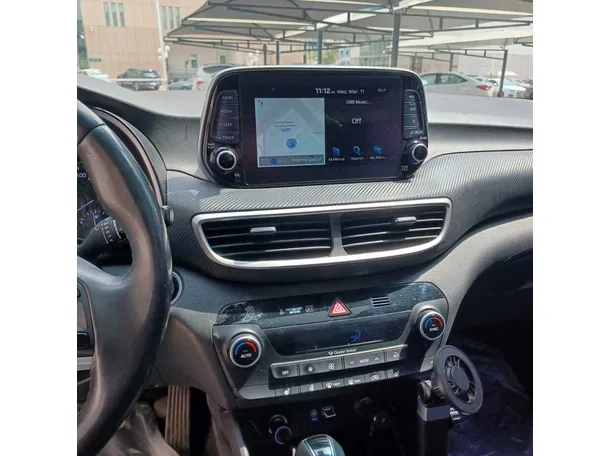 Car image 19