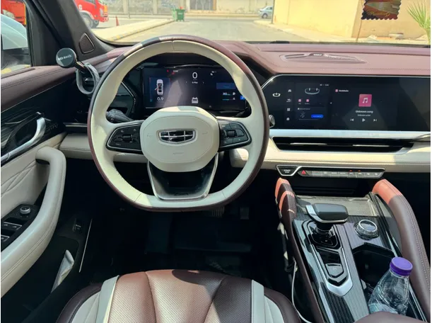 Car image 18