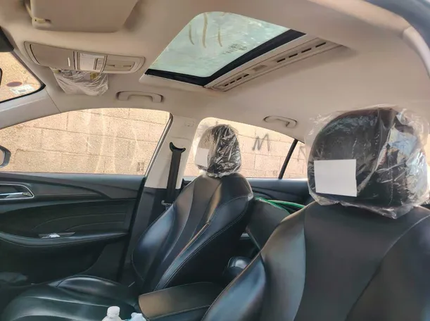 Car image 14