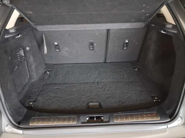 Car image 20