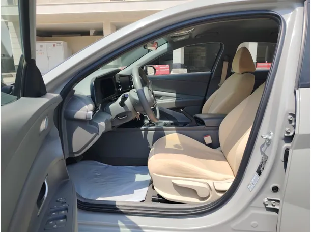 Car image 11