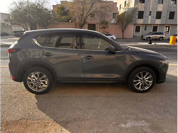 Car image 4