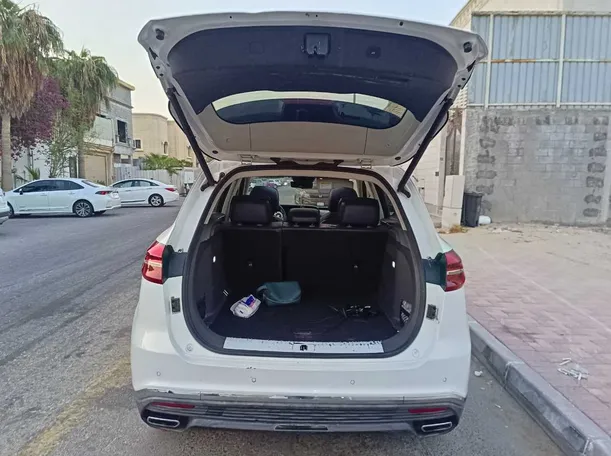 Car image 25