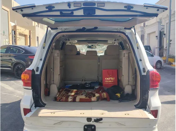 Car image 24