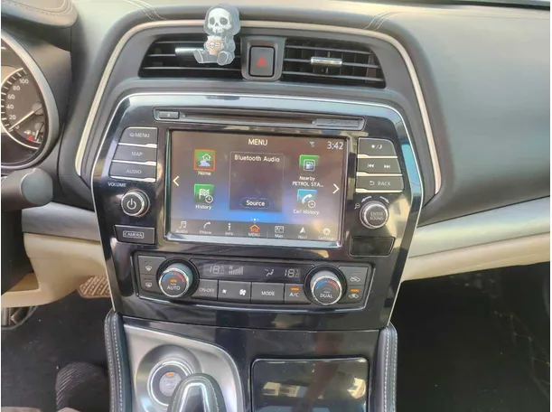Car image 25