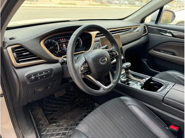 Car image 11