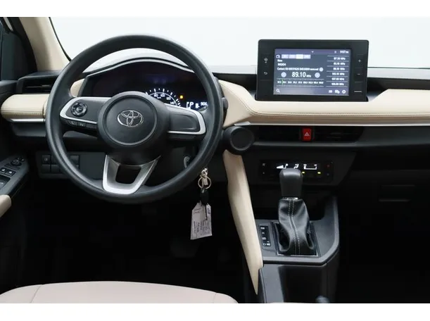 Car image 15