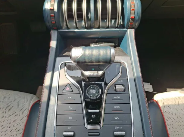 Car image 16