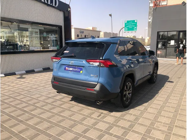 Car image 5