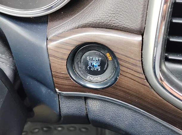 Car image 25