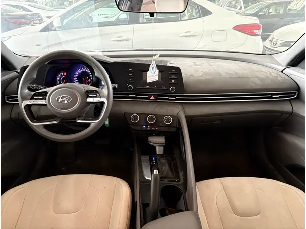 Car image 18