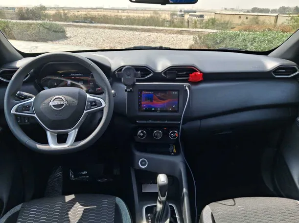 Car image 16