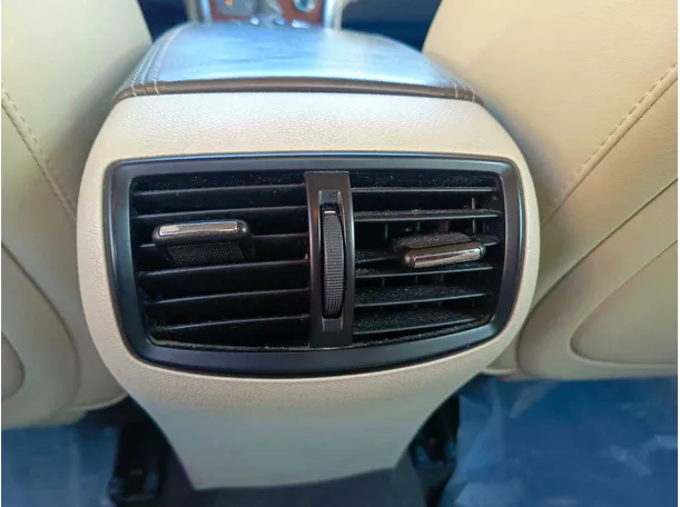 Car image 35