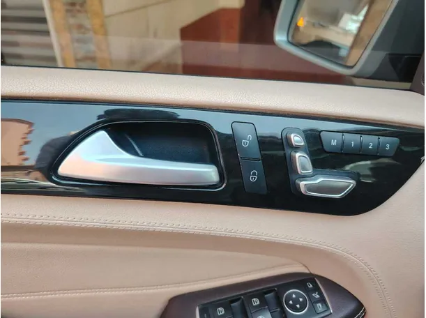 Car image 35