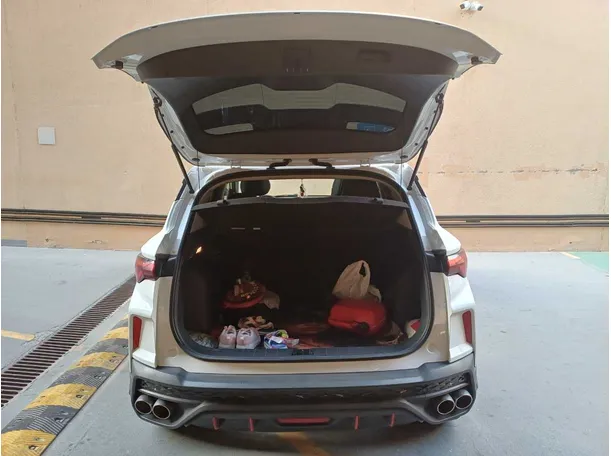 Car image 19