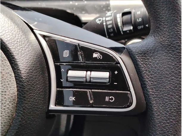 Car image 24